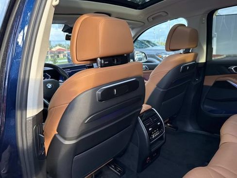 Used 2023 BMW X7 xDrive40i AWD/4WD image 14