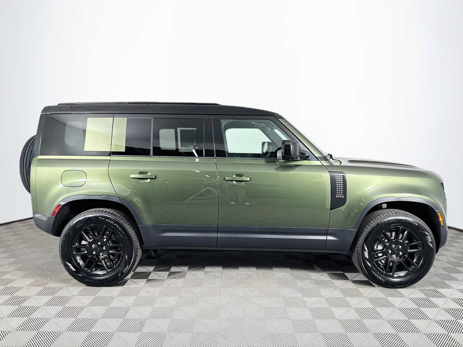 New 2026 Land Rover Defender 110 S AWD/4WD image 4