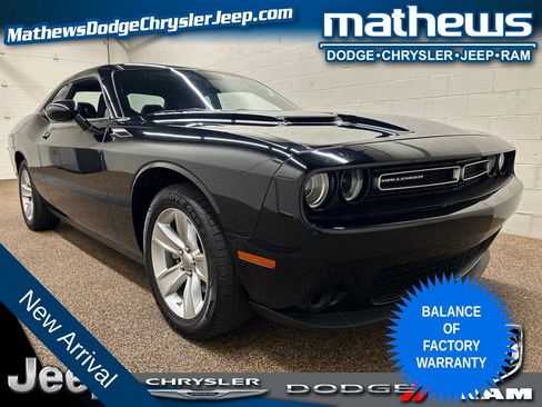 Used 2023 Dodge Challenger SXT RWD image 1