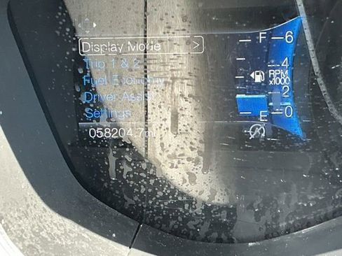 Used 2018 Ford Fusion SE w/ Fusion SE Technology Package FWD image 18