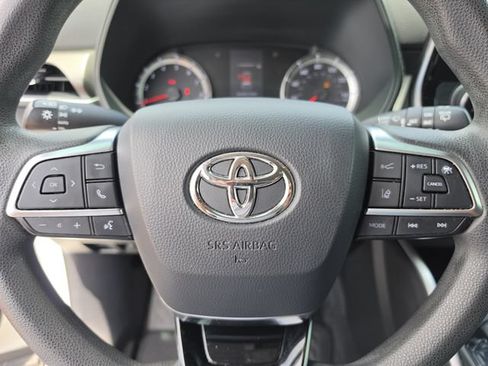 Used 2021 Toyota Highlander L AWD/4WD image 39