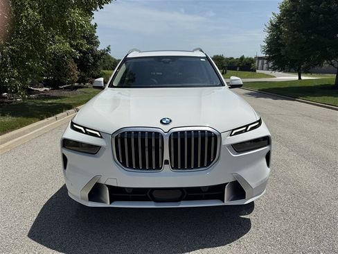 Used 2023 BMW X7 xDrive40i w/ Premium Package AWD/4WD image 3