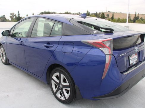 Used 2016 Toyota Prius Three Touring FWD image 5
