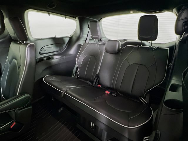 Used 2024 Chrysler Pacifica Limited w/ S Appearance Package FWD image 36