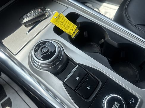 Used 2023 Ford Explorer XLT w/ Equipment Group 202A AWD/4WD image 25