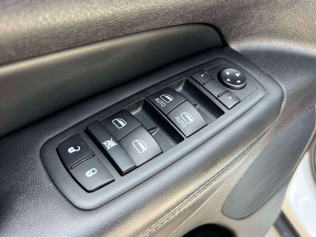 Used 2020 Jeep Grand Cherokee Limited AWD/4WD image 16