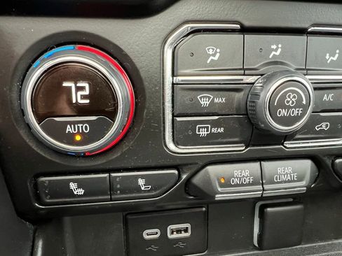 Used 2024 Chevrolet Tahoe Z71 w/ Luxury Package image 47