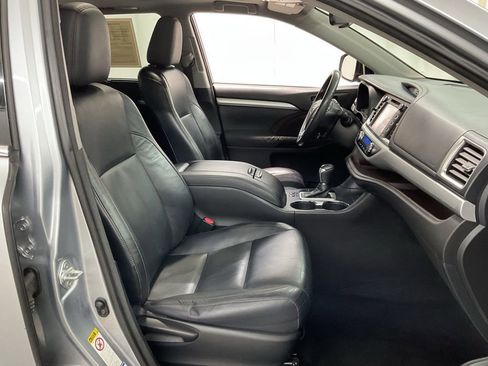 Used 2014 Toyota Highlander XLE image 28
