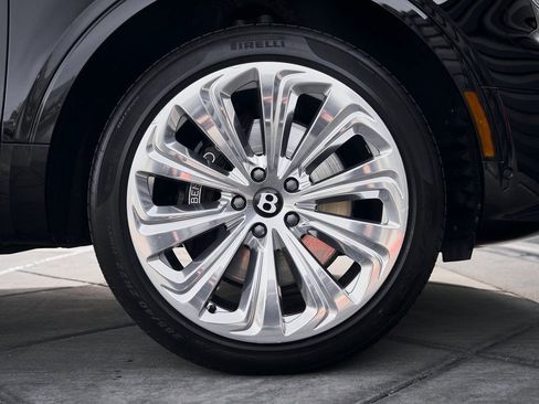 Used 2023 Bentley Bentayga Extended Wheelbase AWD/4WD image 21