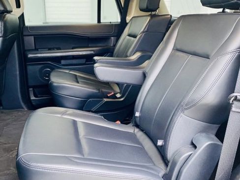 Used 2024 Ford Expedition XLT image 11