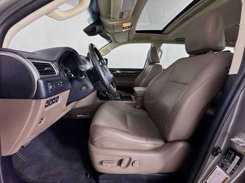 Used 2022 Lexus GX 460 Luxury w/ Accessory Package AWD/4WD image 12