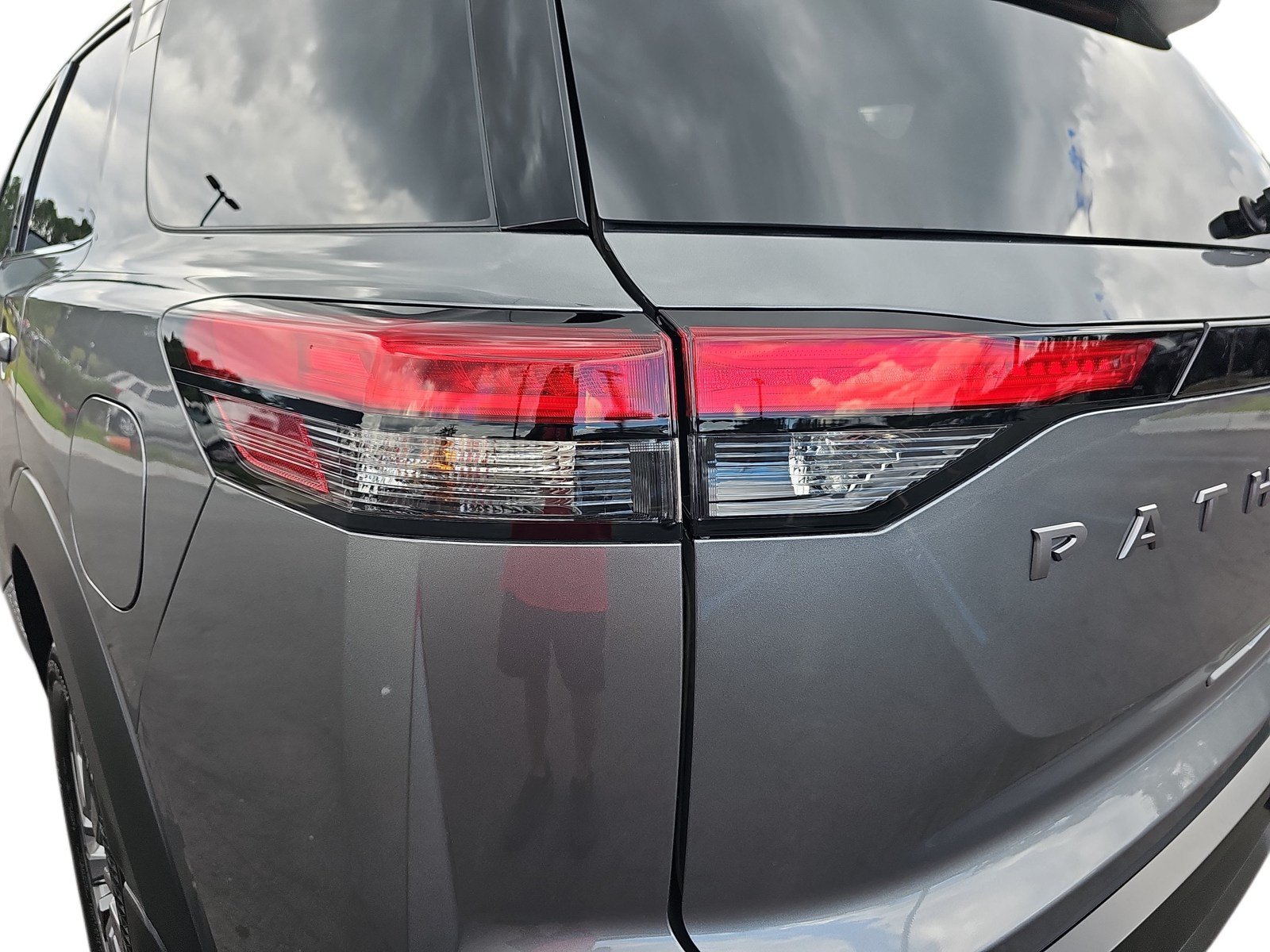 Used 2026 Nissan Pathfinder SV FWD image 31