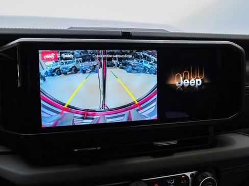 Used 2025 Jeep Wrangler Unlimited Rubicon w/ Technology Group image 43