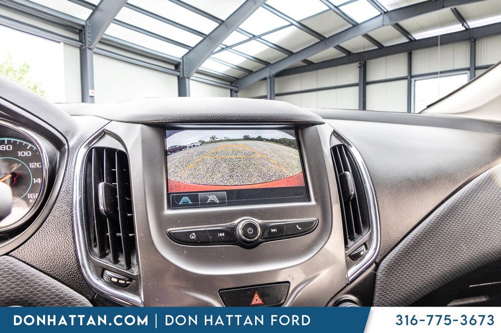 Used 2018 Chevrolet Cruze LT w/ Convenience Package FWD image 10