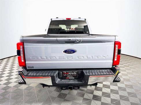 Used 2025 Ford F250 Lariat image 6