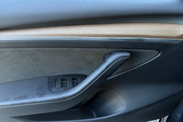Used 2023 Tesla Model 3 Standard Range RWD image 11