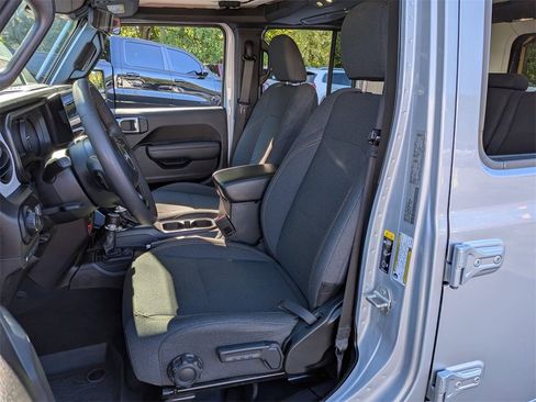 Used 2024 Jeep Wrangler Unlimited image 20