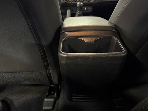Certified 2022 Toyota Tacoma TRD Off-Road AWD/4WD image 32