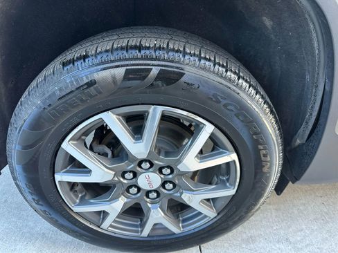 Used 2020 GMC Acadia SLE w/ Driver Convenience Package image 6