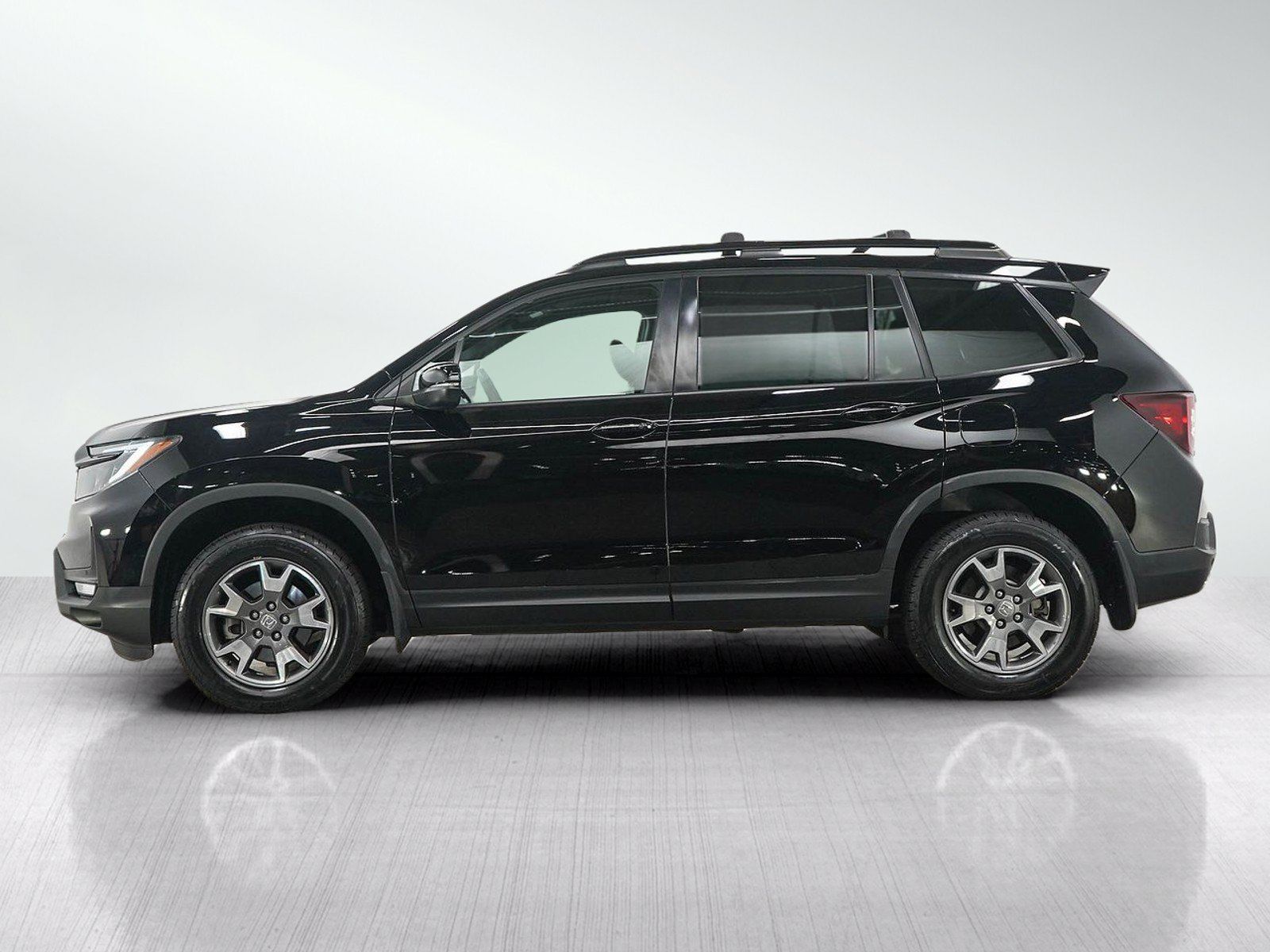 Used 2023 Honda Passport TrailSport image 2