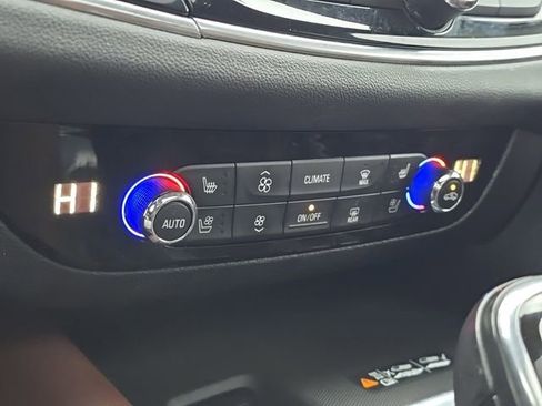 Used 2018 Buick Enclave Avenir w/ Avenir Technology Package image 22