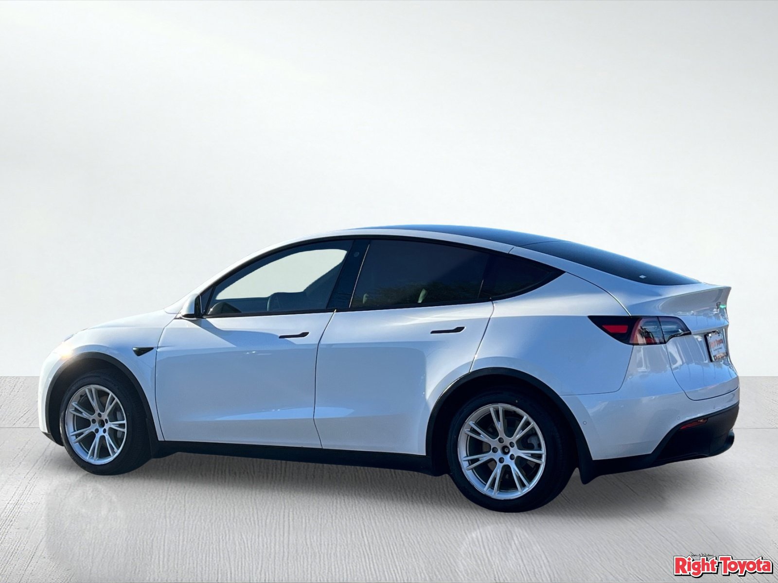 Used 2021 Tesla Model Y 2WD image 4