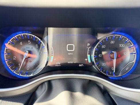 Used 2025 Chrysler Pacifica Select FWD image 13