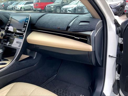 Used 2020 Toyota Avalon Limited image 18