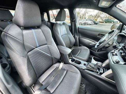 Used 2025 Toyota Corolla Cross SE image 32