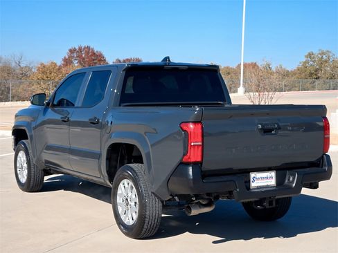 Used 2025 Toyota Tacoma SR image 5