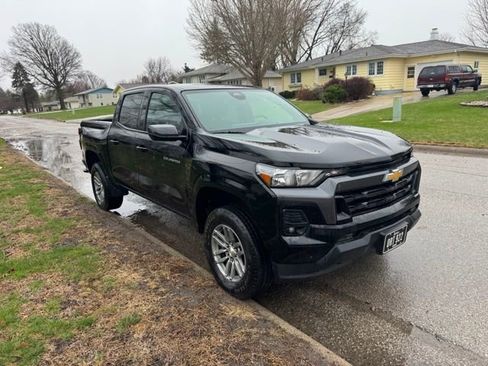Used 2024 Chevrolet Colorado LT w/ LT Convenience Package II image 1