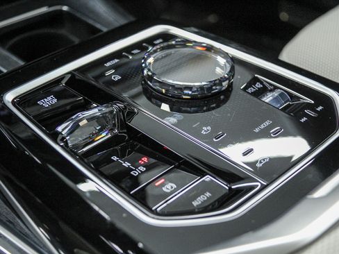 Used 2025 BMW i7 xDrive60 image 20