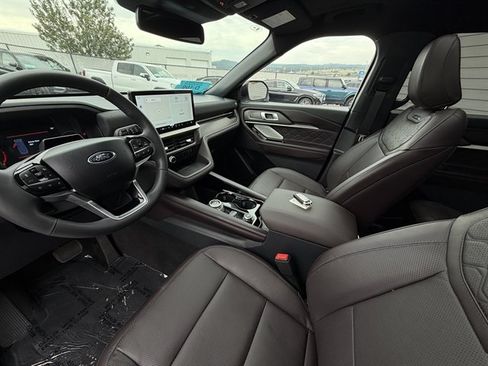 Used 2026 Ford Explorer Platinum w/ LUX Leather Package AWD/4WD image 28