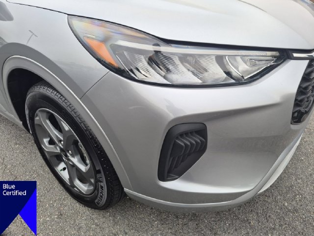 Used 2023 Ford Escape ST-Line w/ Tech Pack #1 AWD/4WD image 9