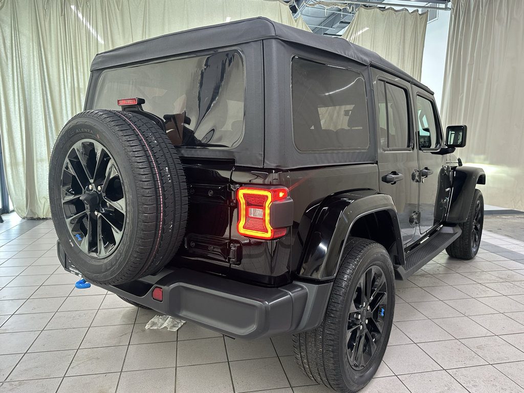Used 2023 Jeep Wrangler Unlimited Sahara w/ Cold Weather Group AWD/4WD image 5