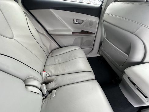 Used 2012 Toyota Venza Limited w/ Tow Pkg image 8
