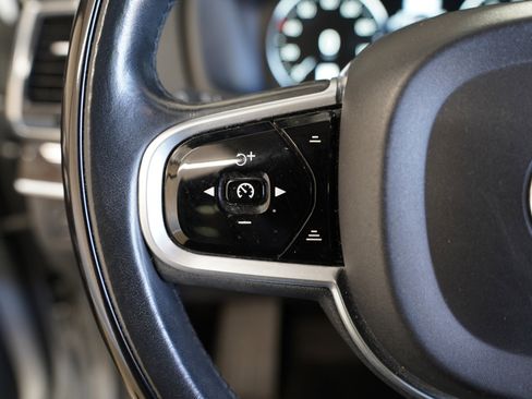 Used 2017 Volvo XC90 T6 Momentum w/ Vision Package image 13