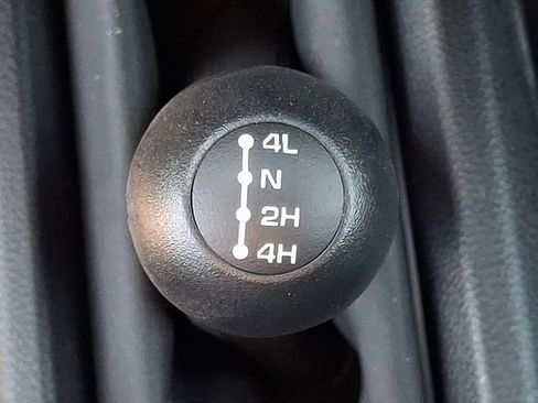 Used 2024 RAM 2500 Tradesman w/ Chrome Appearance Group image 23