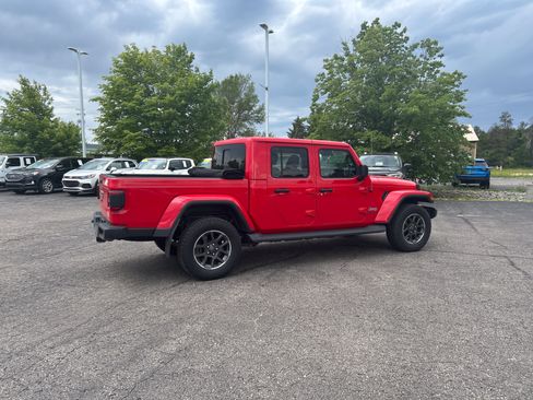 Used 2020 Jeep Gladiator Overland AWD/4WD image 4