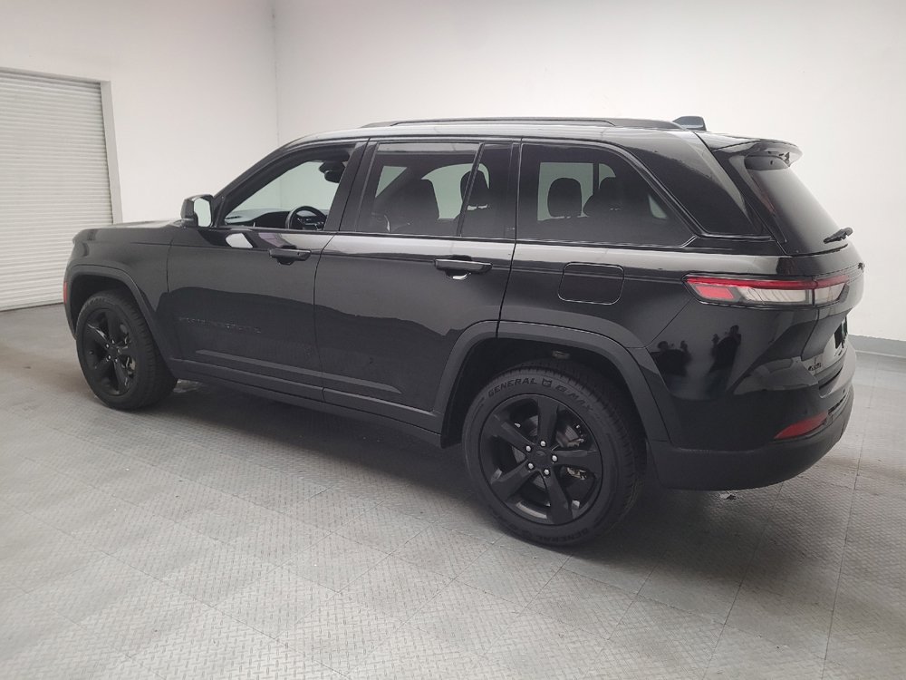 Used 2023 Jeep Grand Cherokee Altitude AWD/4WD image 3