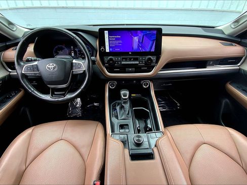 Used 2024 Toyota Grand Highlander Platinum image 19