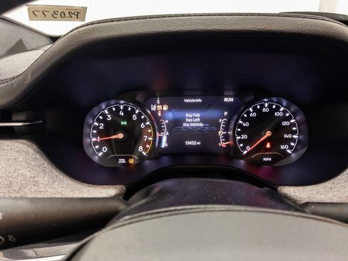 Used 2024 Jeep Compass Latitude image 15