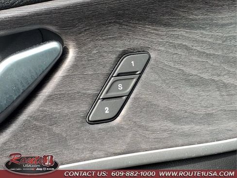 Used 2023 Jeep Grand Cherokee Limited AWD/4WD image 26