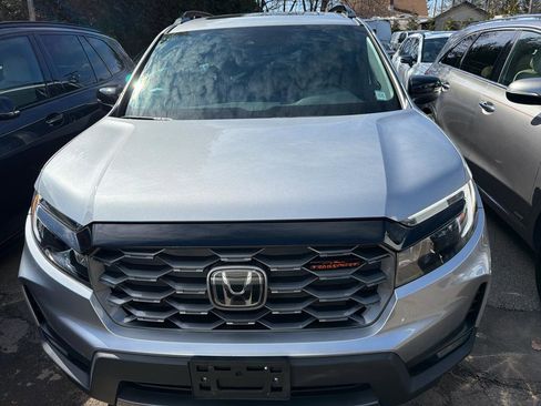 Used 2023 Honda Passport TrailSport image 2