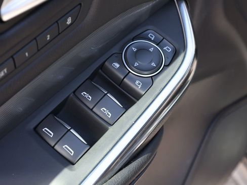 Used 2025 Cadillac XT4 Premium Luxury FWD image 12