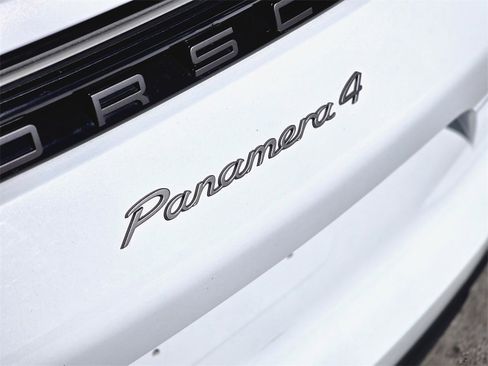 Used 2023 Porsche Panamera 4 Platinum Edition image 8