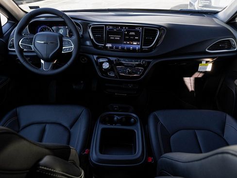 New 2026 Chrysler Voyager LX image 29