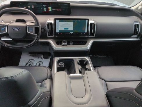Used 2025 Ford Expedition Platinum w/ Driver's Package AWD/4WD image 24