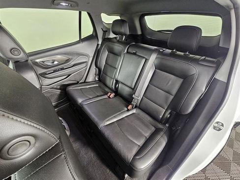 Used 2024 GMC Terrain SLT image 23