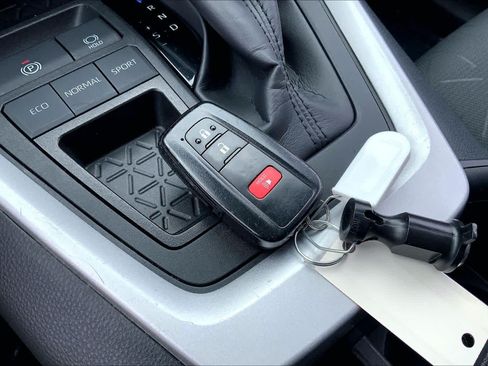 Used 2024 Toyota RAV4 XLE FWD image 14